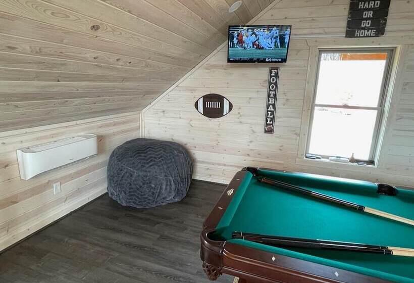 Top Of The Line Treehouse Near Helen, Georgia