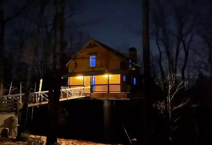 Top Of The Line Treehouse Near Helen, Georgia
