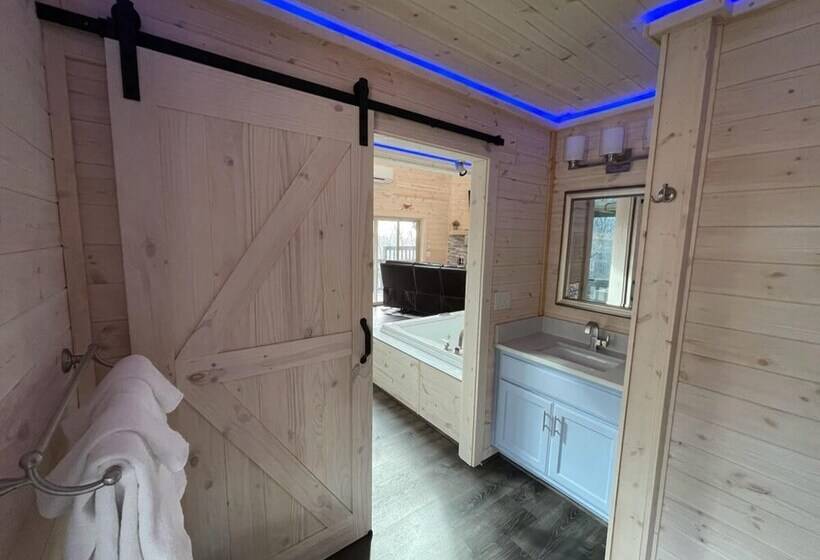 Top Of The Line Treehouse Near Helen, Georgia