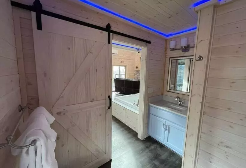 Top Of The Line Treehouse Near Helen, Georgia