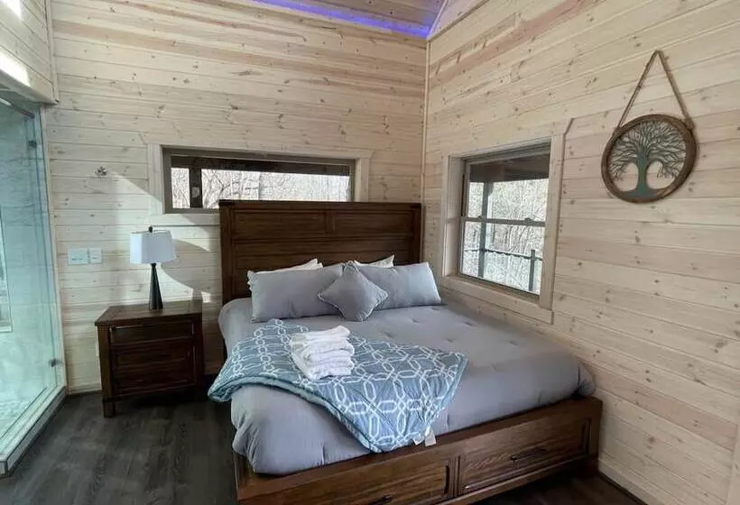 Top Of The Line Treehouse Near Helen, Georgia