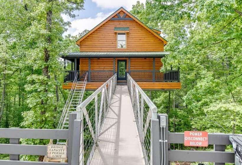 Top Of The Line Treehouse Near Helen, Georgia