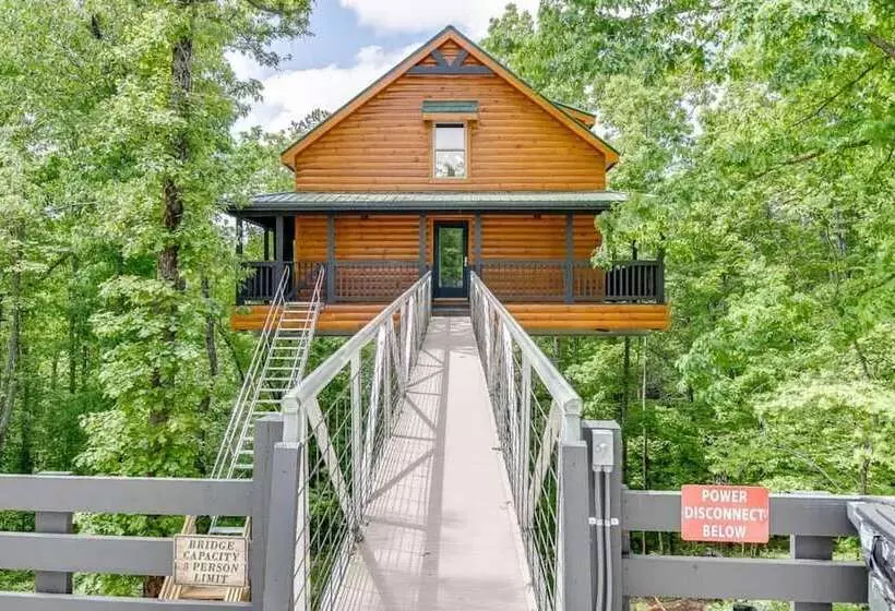 Top Of The Line Treehouse Near Helen, Georgia