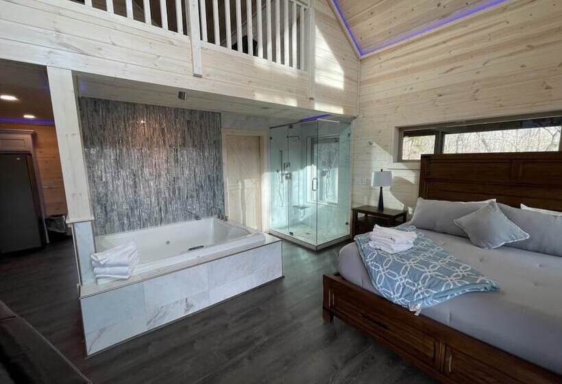 Top Of The Line Treehouse Near Helen, Georgia