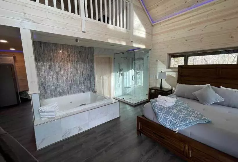 Top Of The Line Treehouse Near Helen, Georgia