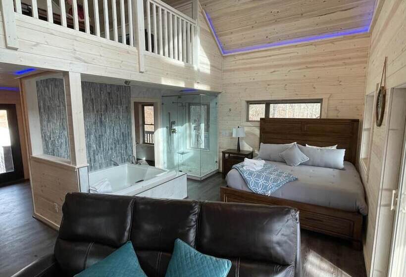 Top Of The Line Treehouse Near Helen, Georgia