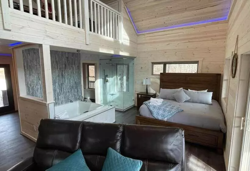 Top Of The Line Treehouse Near Helen, Georgia