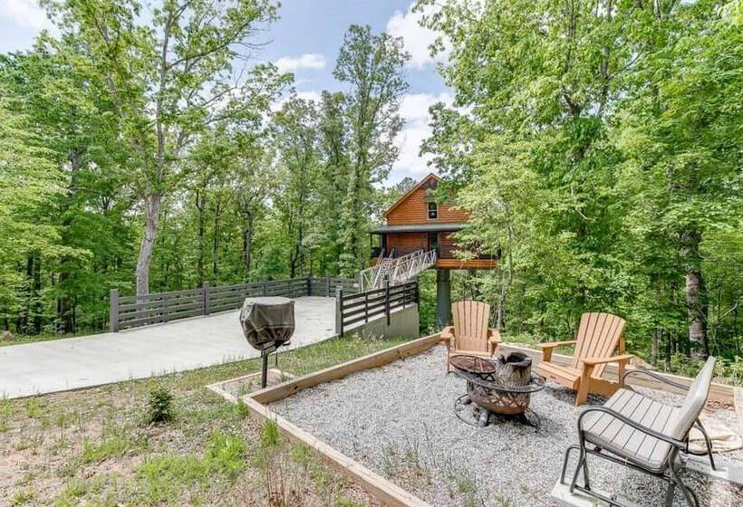 Top Of The Line Treehouse Near Helen, Georgia