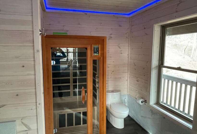 Top Of The Line Treehouse Near Helen, Georgia