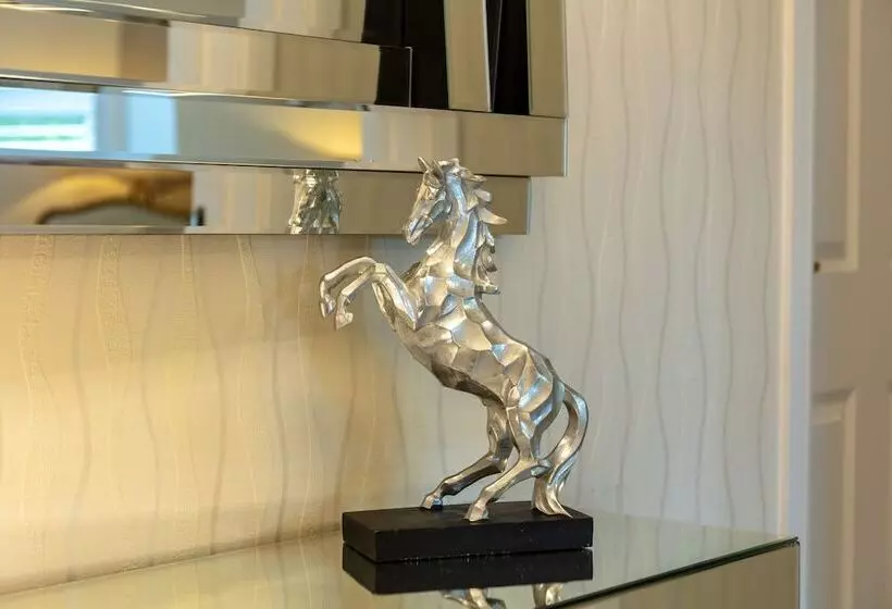 9a Millbrae   Donnini Apartments