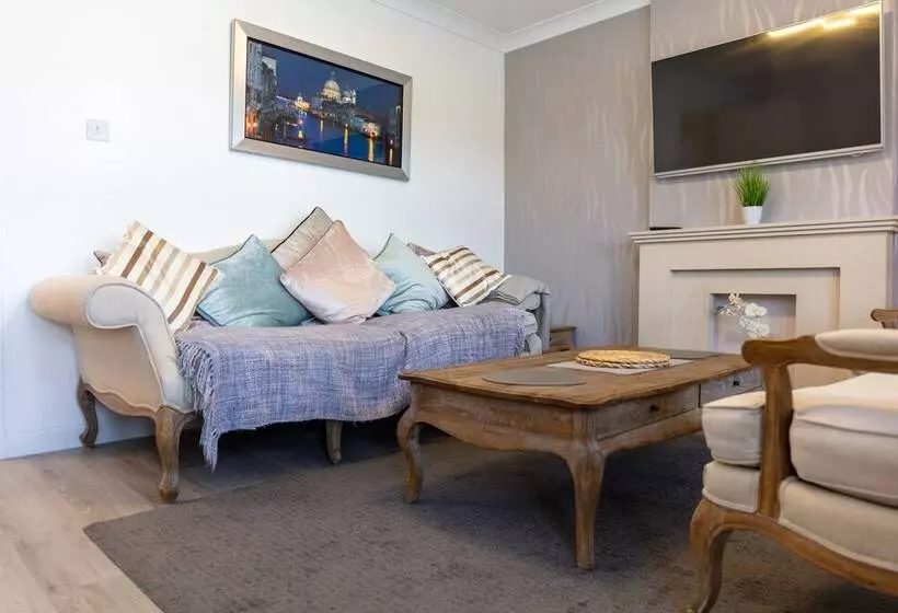 9a Millbrae   Donnini Apartments