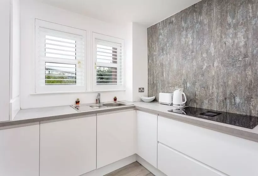 9a Millbrae   Donnini Apartments