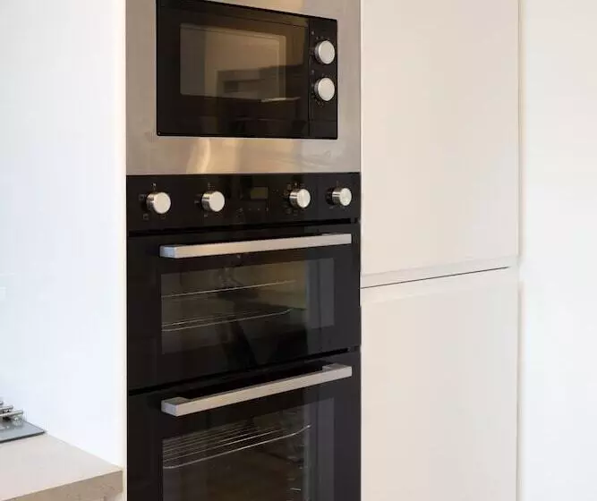 9a Millbrae   Donnini Apartments