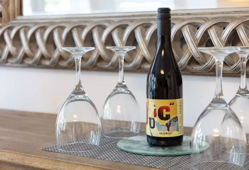 9a Millbrae   Donnini Apartments