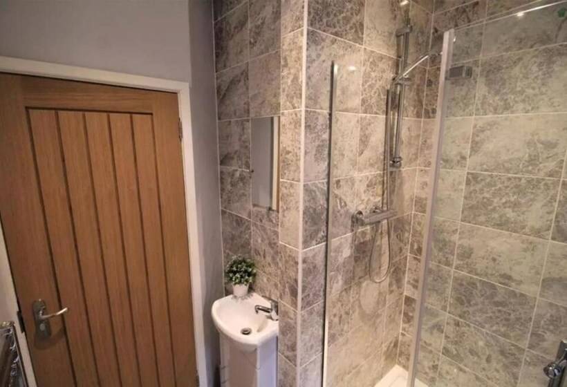 بنسيون Comfy Rooms In Coventry