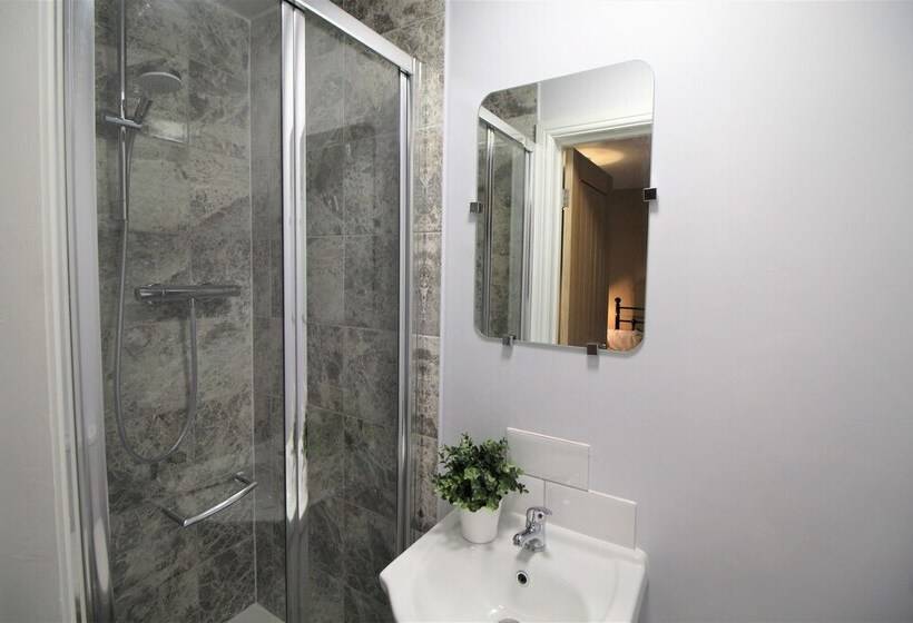 بنسيون Comfy Rooms In Coventry