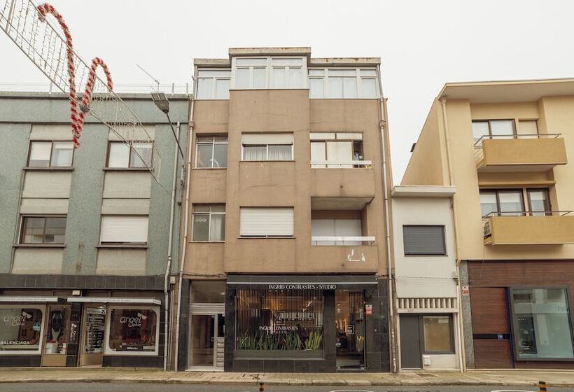 Sunny & Bright Duplex By Vacationy