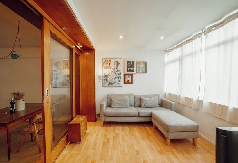 Sunny & Bright Duplex By Vacationy