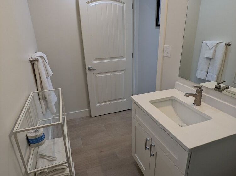 هاستل Seaport Inn