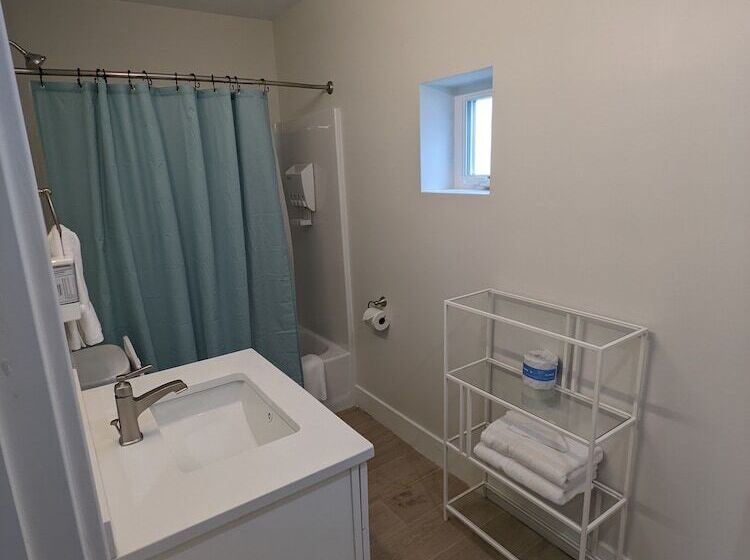 هاستل Seaport Inn