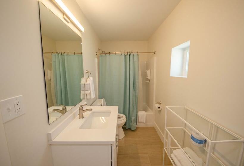 هاستل Seaport Inn