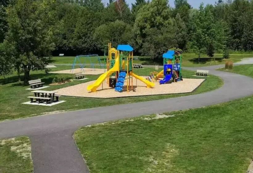 Condo Hotel Au Pied Du Mont Orford