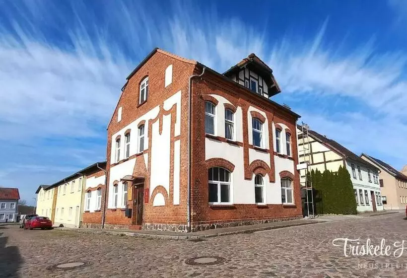 Hotelli Triskele Haus   ökologisches Gästehaus Der Heilstätte Strelitz