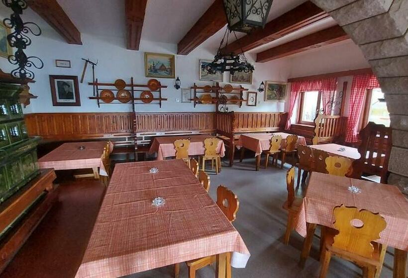 هاستل Tičarjev Dom At Vrsic Pass