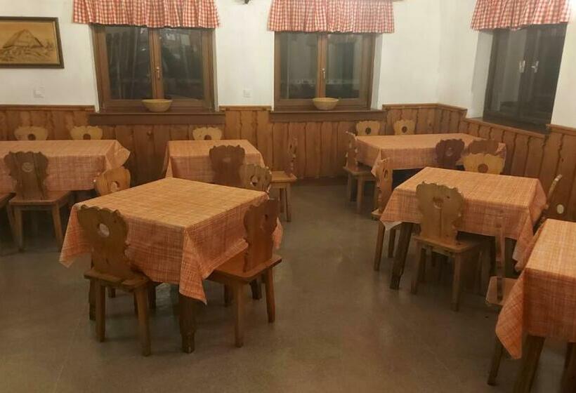 هاستل Tičarjev Dom At Vrsic Pass