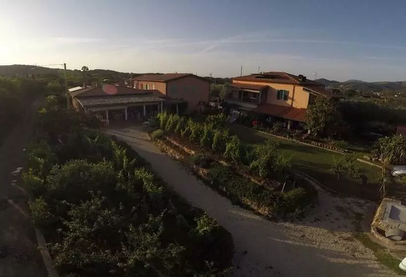 ホテル Agriturismo Montefabbrello
