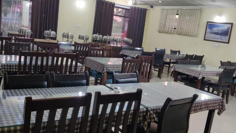 هتل Curio S All Seasons