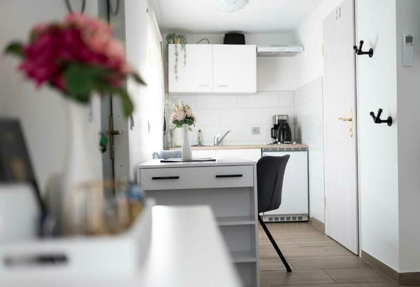 Tiny House Direkt Am See Mit Grillecke