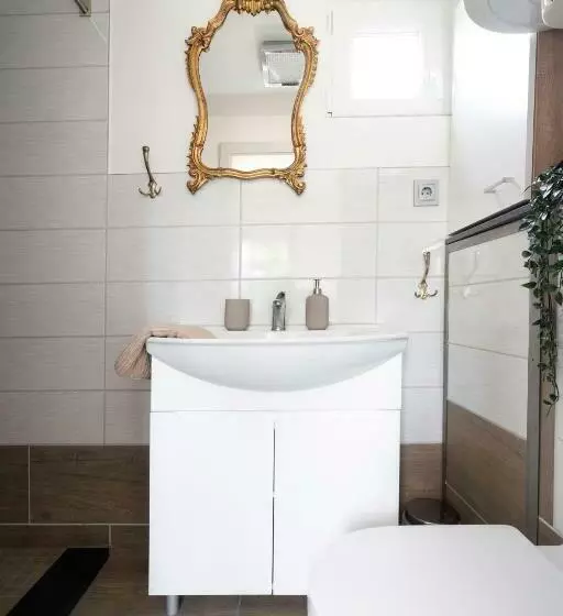 Tiny House Direkt Am See Mit Grillecke