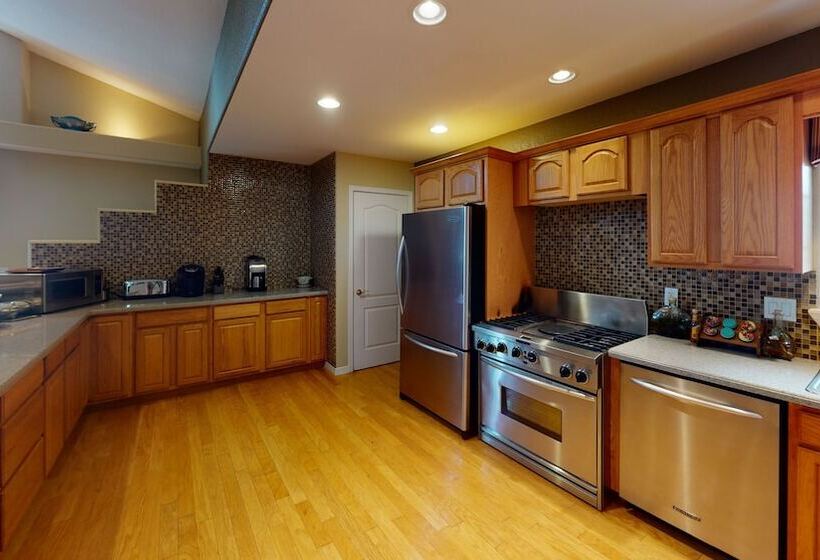 Exquisite Mountain Mansion West Wing