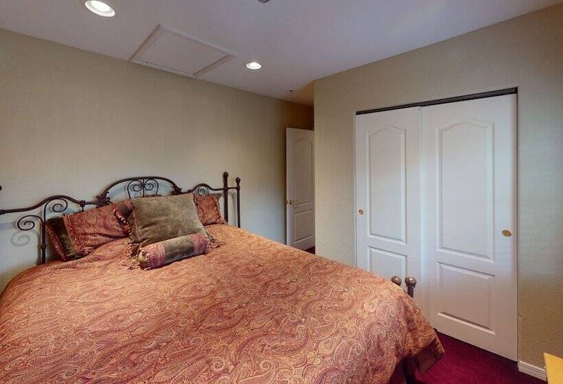 Exquisite Mountain Mansion West Wing