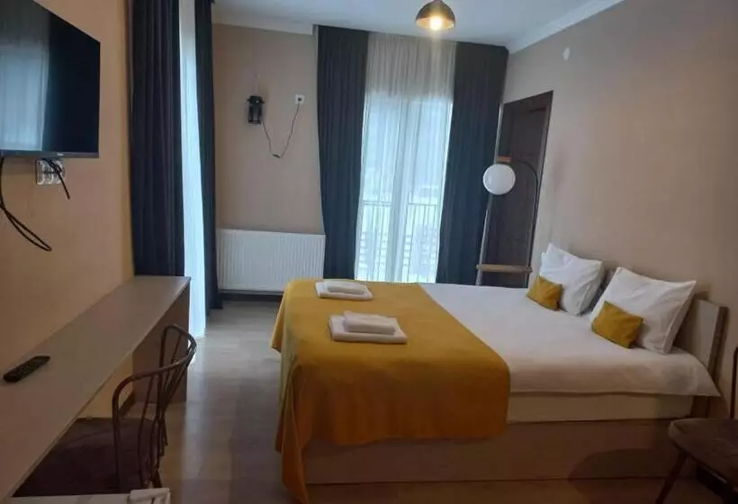 هتل Holiday Borjomi