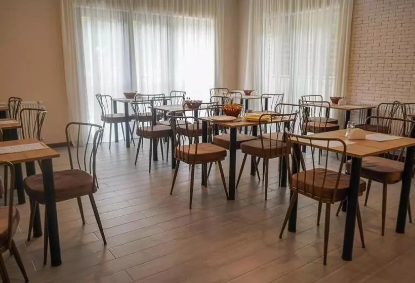 هتل Holiday Borjomi