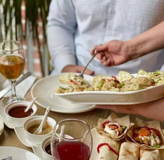 هتل Holiday Borjomi