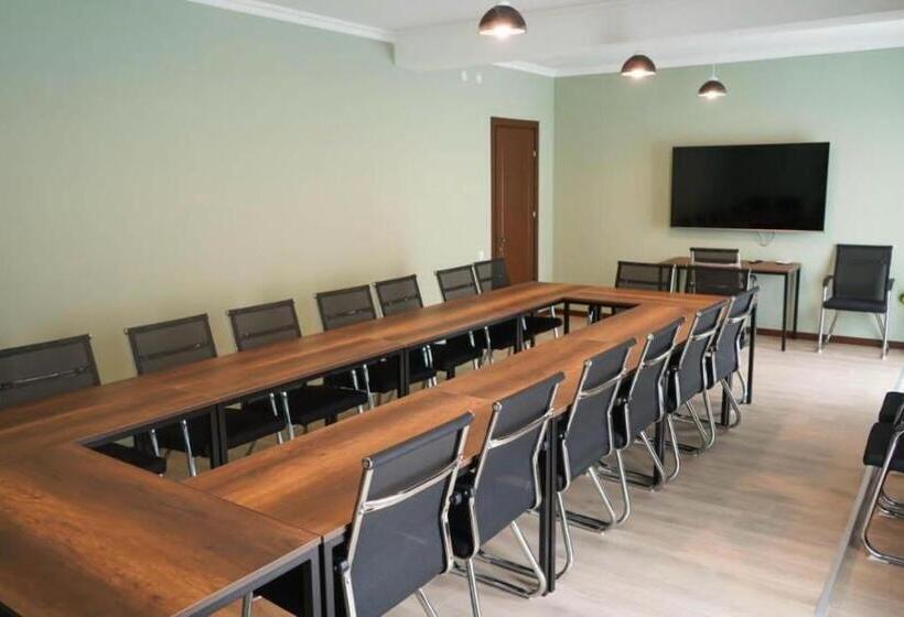 هتل Holiday Borjomi