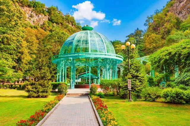 هتل Holiday Borjomi