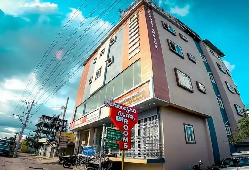 Hotelli Honnasiri Residency