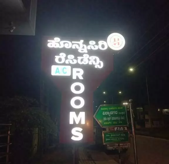 Hotelli Honnasiri Residency