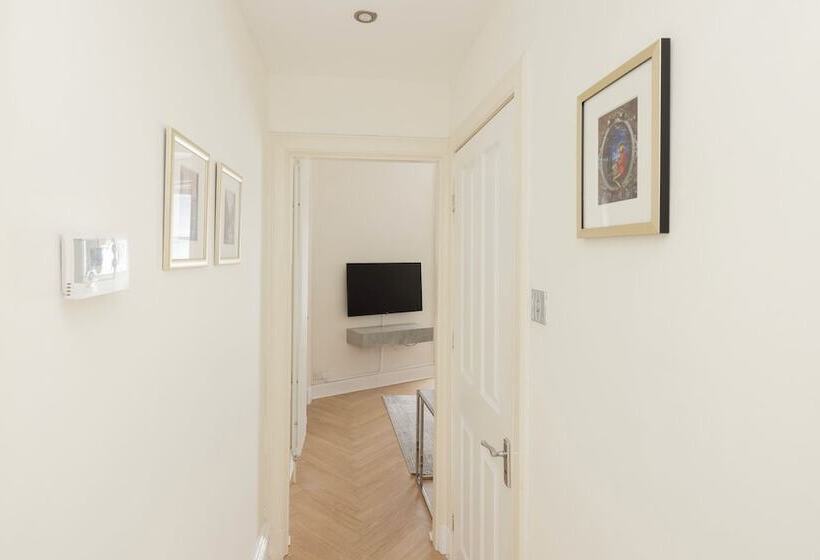 Joivy Modern Flat In City Centre   For Up To 3 Guests