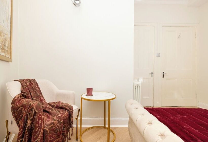 Joivy Modern Flat In City Centre   For Up To 3 Guests