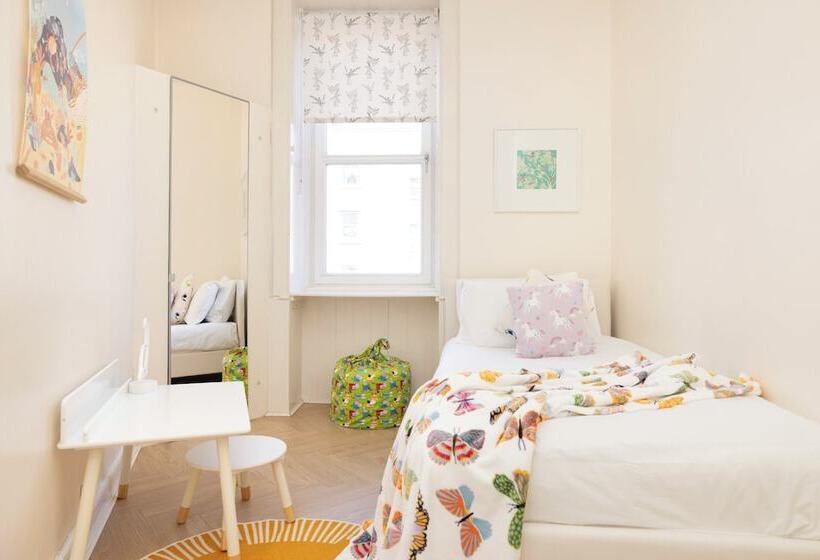 Joivy Modern Flat In City Centre   For Up To 3 Guests