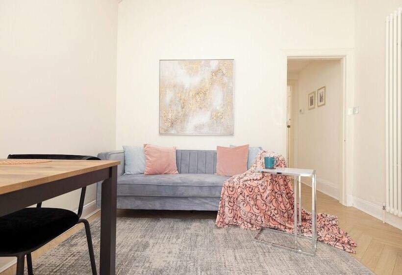 Joivy Modern Flat In City Centre   For Up To 3 Guests