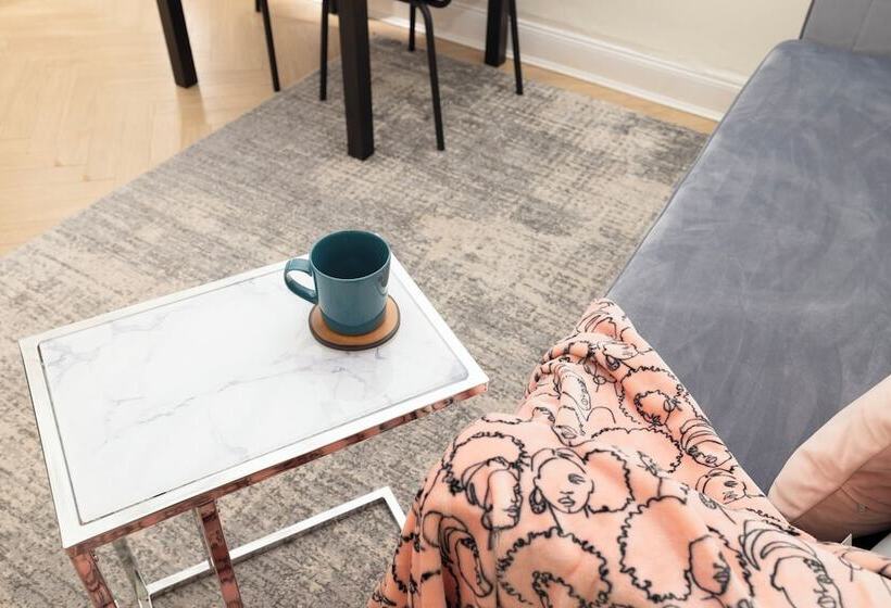 Joivy Modern Flat In City Centre   For Up To 3 Guests