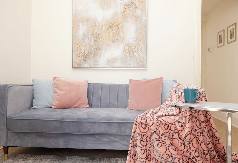 Joivy Modern Flat In City Centre   For Up To 3 Guests