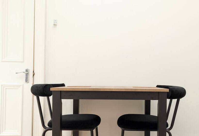 Joivy Modern Flat In City Centre   For Up To 3 Guests