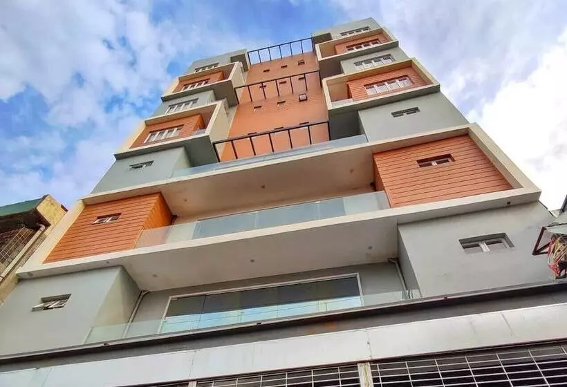 Arzo Hotel Premier